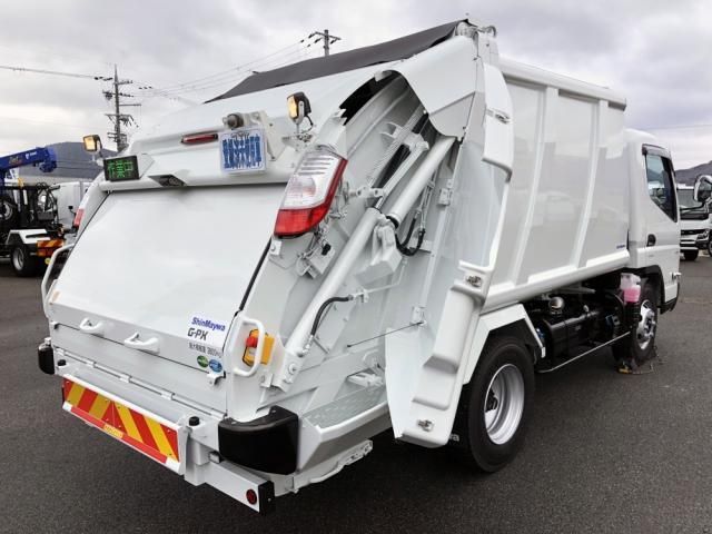MITSUBISHI CANTER 2025