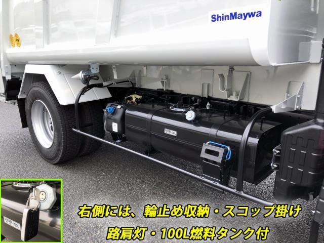 MITSUBISHI CANTER 2025