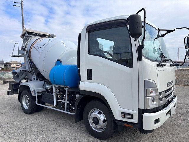 ISUZU FORWARD 2023