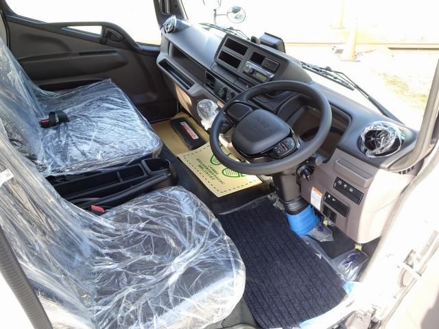 MITSUBISHI CANTER 2025