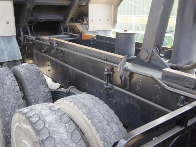 NISSAN DIESEL Quon 2014