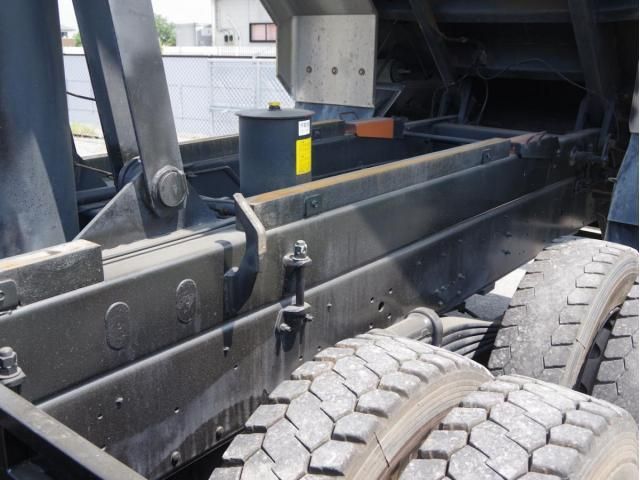 NISSAN DIESEL Quon 2014