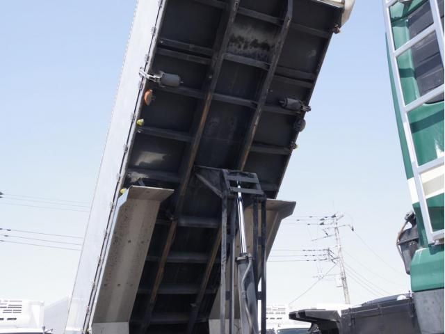 NISSAN DIESEL Quon 2014