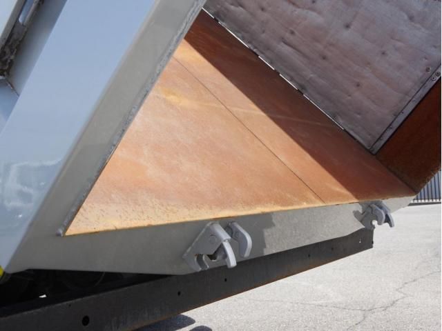 NISSAN DIESEL Quon 2014