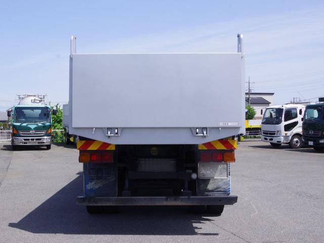 NISSAN DIESEL Quon 2014