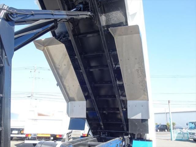 MITSUBISHI FUSOU SUPER GREAT 2025