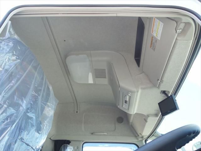 MITSUBISHI FUSOU SUPER GREAT 2025