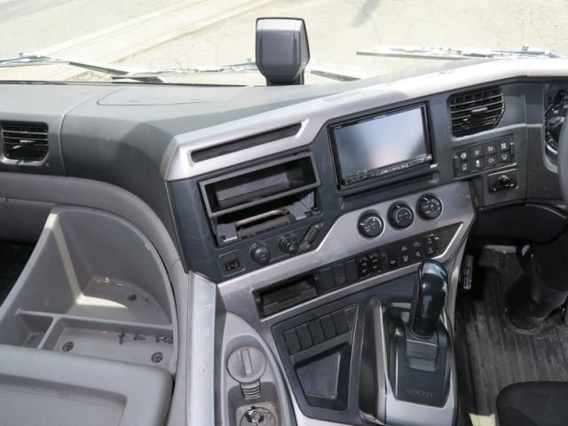 NISSAN DIESEL Quon 2019