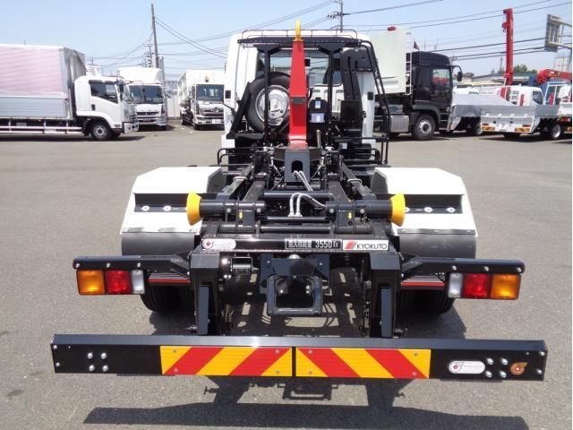 MITSUBISHI FUSOU FIGHTER 2025