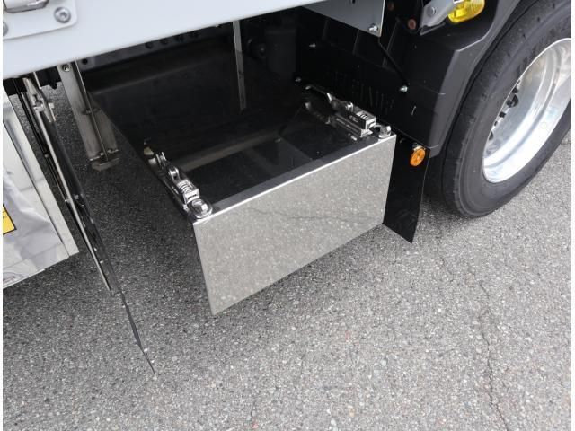 NISSAN DIESEL Quon 2020