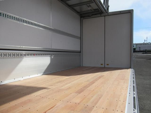 MITSUBISHI FUSOU FIGHTER 2025