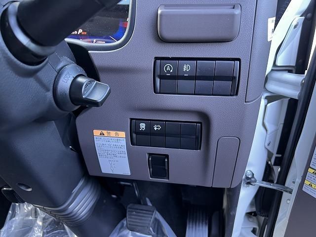 MITSUBISHI CANTER 2025