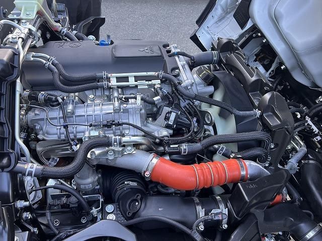 MITSUBISHI CANTER 2025