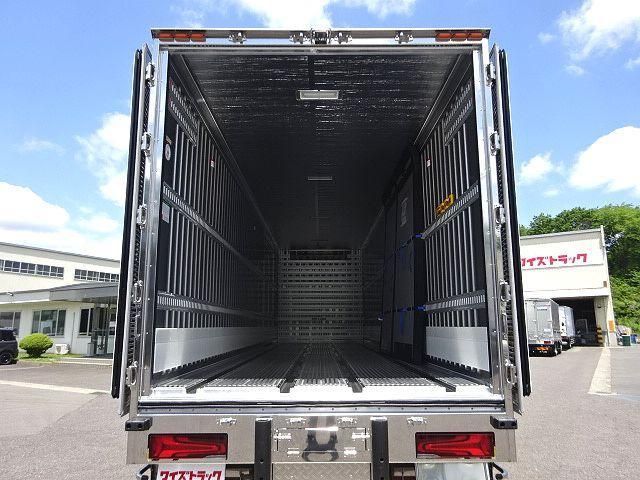 MITSUBISHI FUSOU SUPER GREAT 2025