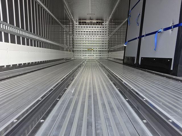 MITSUBISHI FUSOU SUPER GREAT 2025