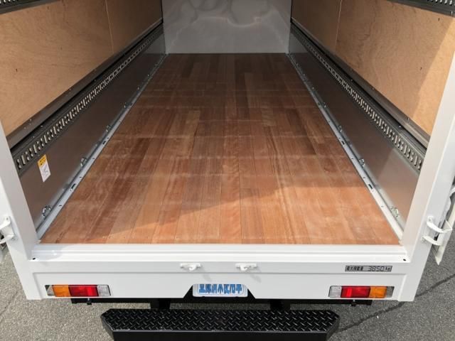 MITSUBISHI CANTER 2025