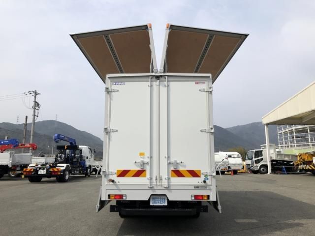 MITSUBISHI CANTER 2025