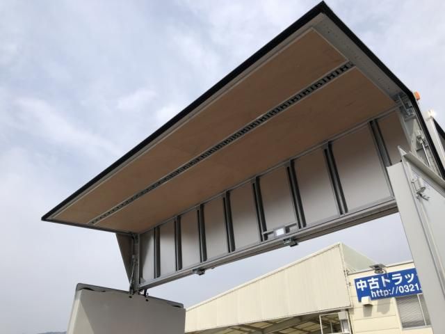 MITSUBISHI CANTER 2025