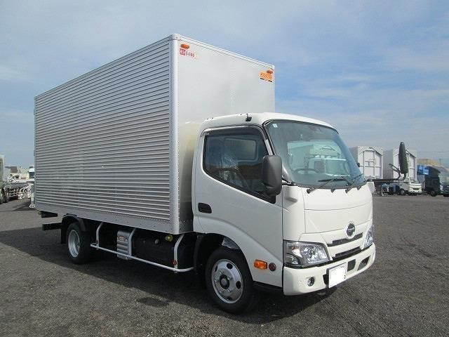 HINO DUTRO 2024