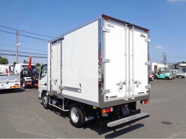 MITSUBISHI CANTER 2025
