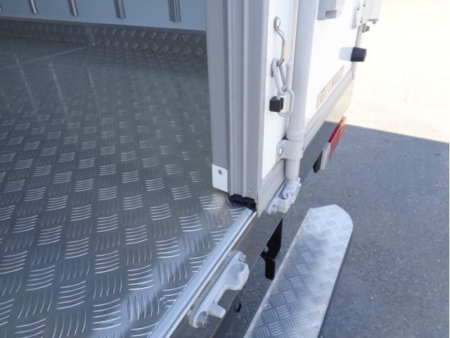 MITSUBISHI CANTER 2025