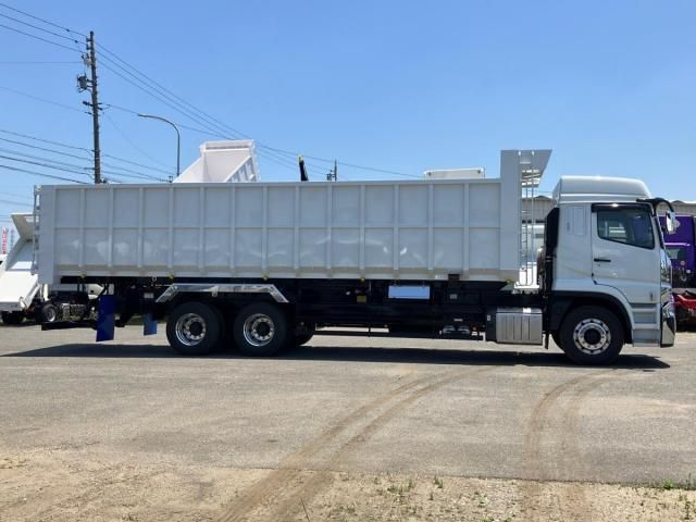 MITSUBISHI FUSOU SUPER GREAT 2025