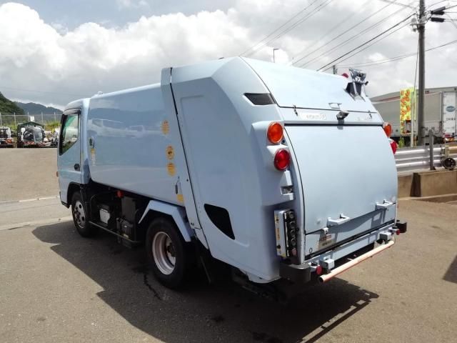 MITSUBISHI CANTER 2016