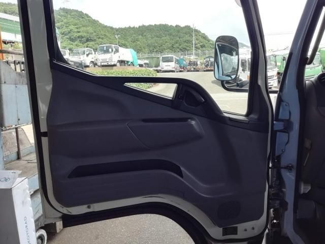 MITSUBISHI CANTER 2016