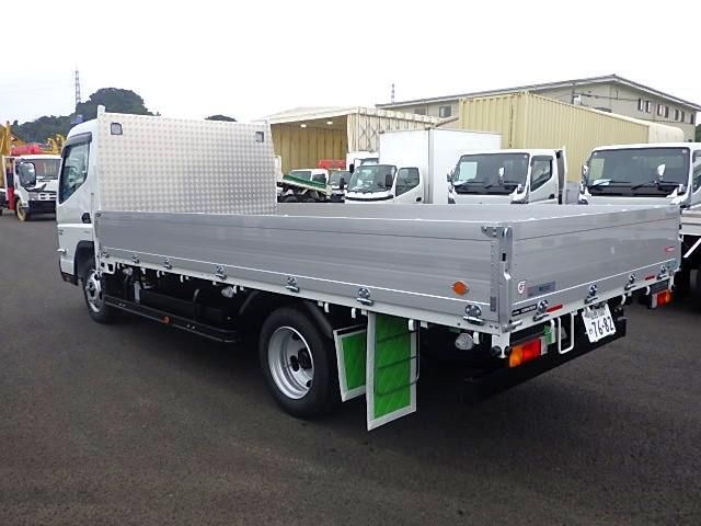 MITSUBISHI CANTER 2024
