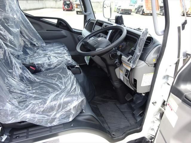 MITSUBISHI CANTER 2024