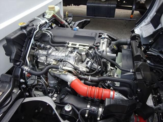 MITSUBISHI CANTER 2024