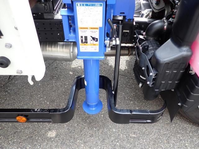 MITSUBISHI CANTER 2025