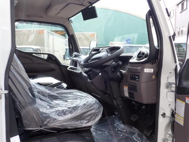 MITSUBISHI CANTER 2025