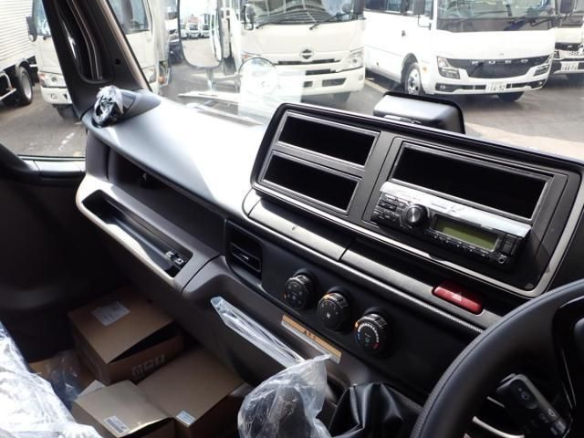 MITSUBISHI CANTER 2025