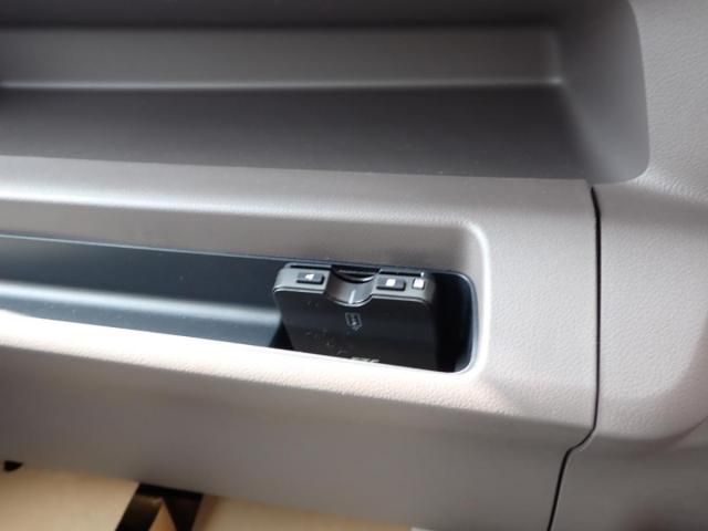 MITSUBISHI CANTER 2025