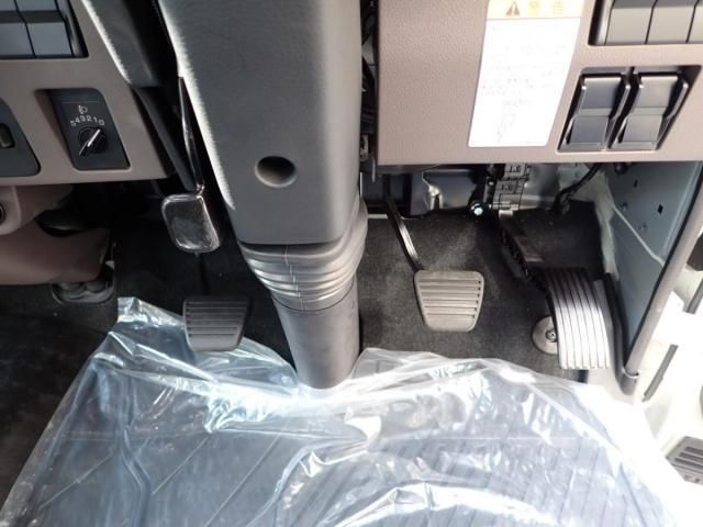 MITSUBISHI CANTER 2025