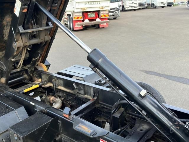 MITSUBISHI CANTER 2021