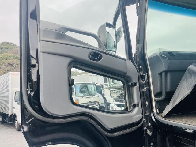 MITSUBISHI FUSOU SUPER GREAT 2013