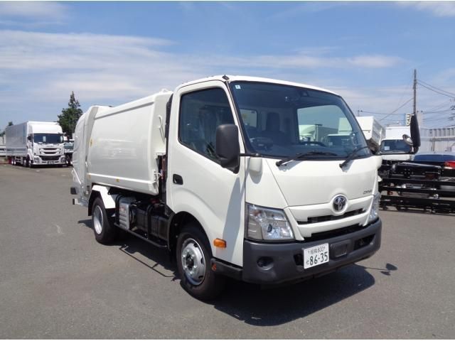TOYOTA DYNA 2025