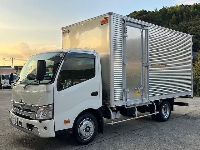 HINO DUTRO 2024