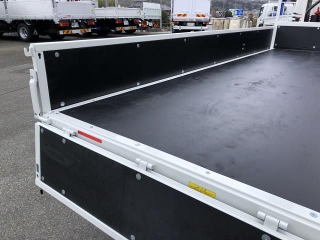 MITSUBISHI CANTER 2025