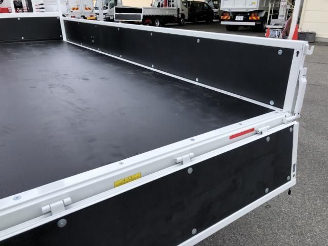 MITSUBISHI CANTER 2025