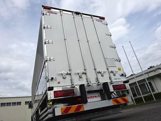 MITSUBISHI FUSOU SUPER GREAT 2025