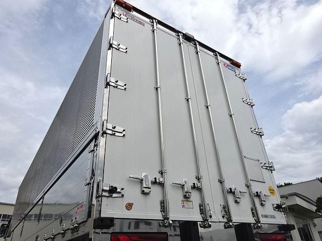 MITSUBISHI FUSOU SUPER GREAT 2025