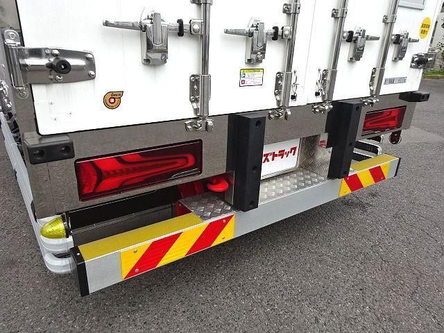 MITSUBISHI FUSOU SUPER GREAT 2025