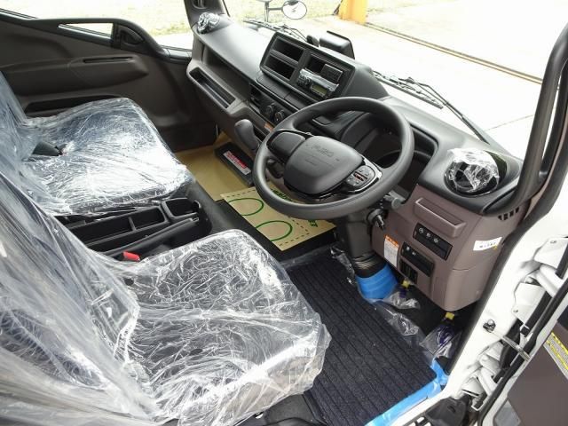 MITSUBISHI CANTER 2025