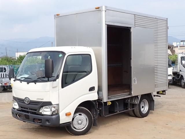 TOYOTA DYNA 2019