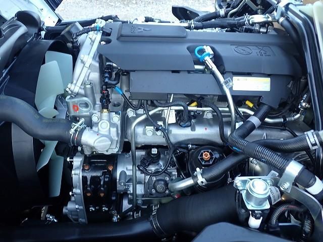 MITSUBISHI CANTER 2025