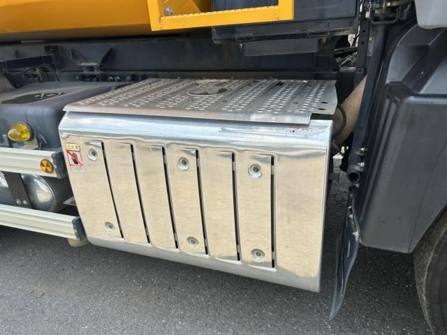 MITSUBISHI FUSOU SUPER GREAT 2018