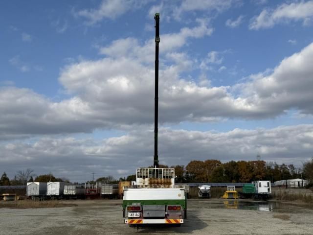 NISSAN DIESEL Quon 2013